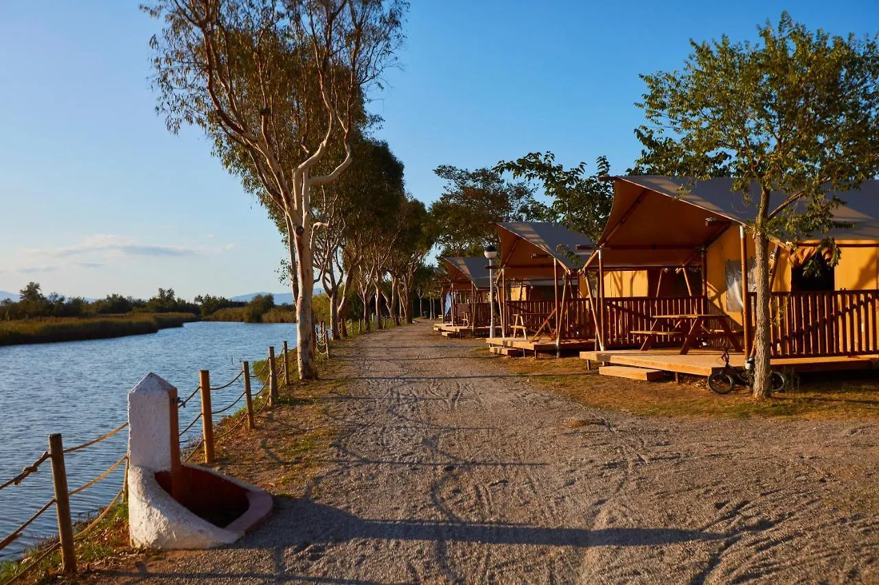 فندق كاستيلو دي إمبوريسفي  Camping Nautic Almata Glamping 0*,  إسبانيا