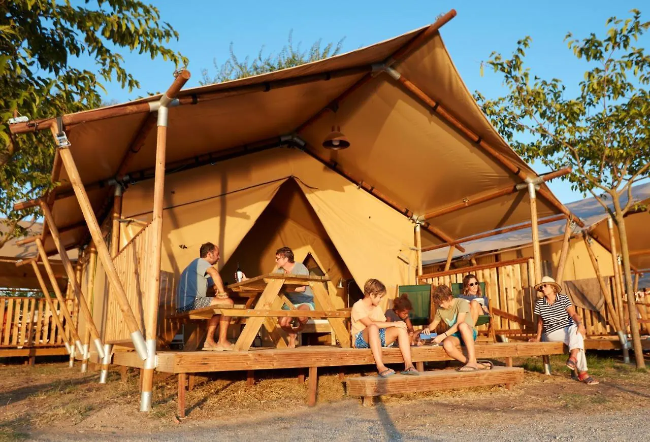Camping Nautic Almata Glamping Hotel Castellón de Ampurias España